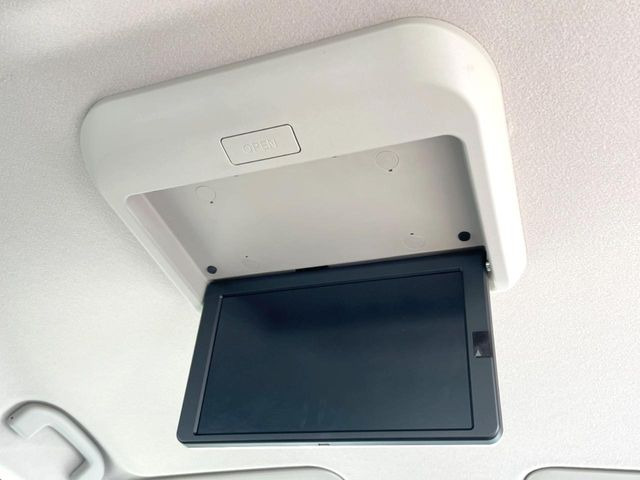 【フリップダウンモニター】家族や友人とお出かけする機会が多い方に大人気のフリップダウンモニター!大画面モニターで車内はエンタメ空間!退屈しがちな長距離ドライブも楽しい時間に変わります!