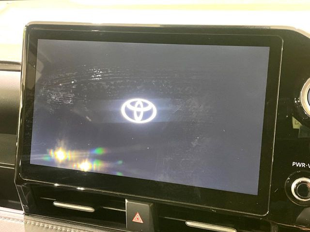 【10.5インチナビ】高級感とインパクトのある大画面ナビを装備。各種オーディオ操作はもちろん、スマホ連携もできる利便性の高いナビです♪