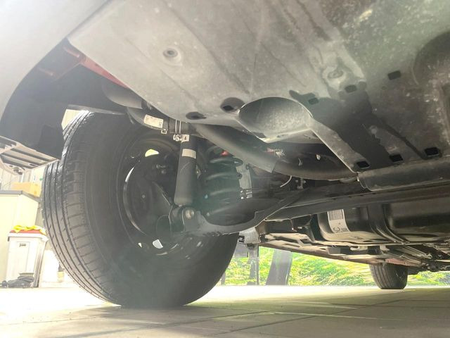 お車を安心してお乗りいただく為には、足回りの定期点検が欠かせません。サービスサポート(有償保証)では無料点検もご提供しており、安心のカーライフをお過ごしいただけるサポート体制が整っています。