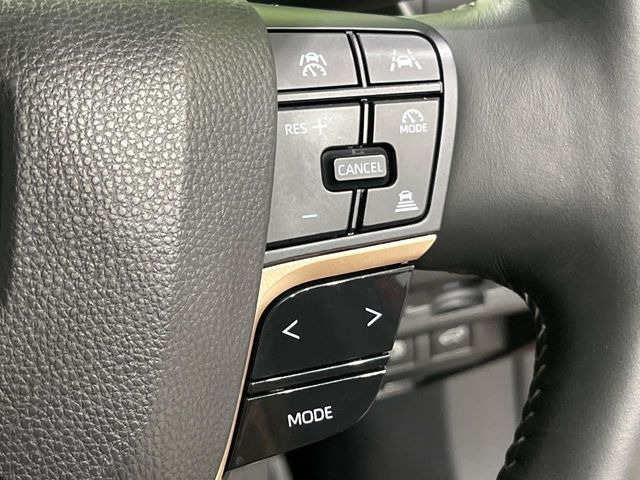 【レーダークルーズコントロール】高速道路での長距離走行が楽に!!自動で速度を保つクルーズコントロールが、衝突軽減システムと連携し、前方の車両を感知して車間を保つように速度調節してくれます!!