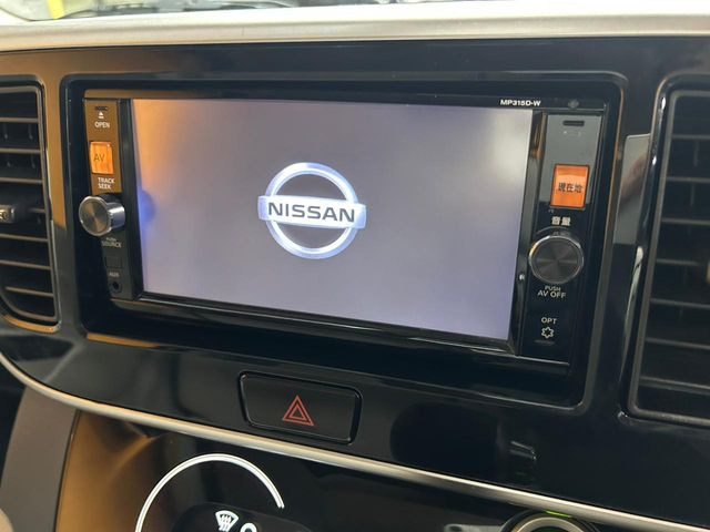 【純正ナビ】人気の純正ナビを装備。オーディオ機能も充実しており、Bluetooth接続すればお持ちのスマホやMP3プレイヤーの音楽を再生可能!毎日の運転がさらに楽しくなります!!