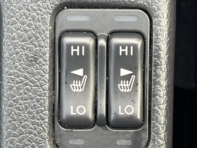 【シートヒーター】寒い日に重宝するシートヒーター!エアコンより早く温まってくれるので寒がりの人も安心ですね♪エアコンの温風は乾燥するから苦手、という方にもをおすすめです。
