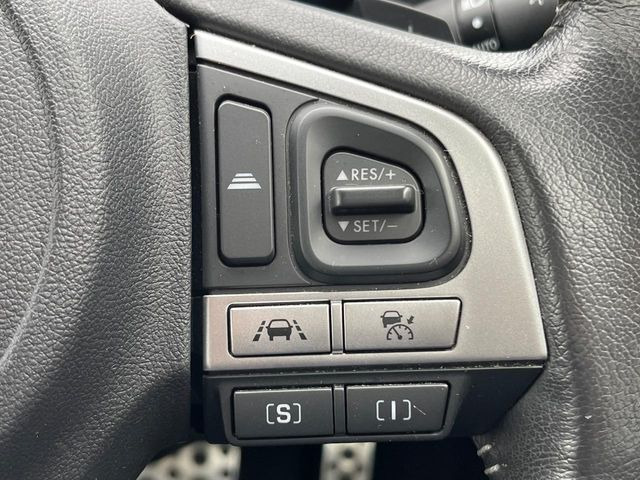 【全車速追従機能付クルーズコントロール】高速道路での長距離走行が楽に!!自動で速度を保つクルーズコントロールが、衝突軽減システムと連携し、前方の車両を感知して車間を保つように速度調節してくれます!!