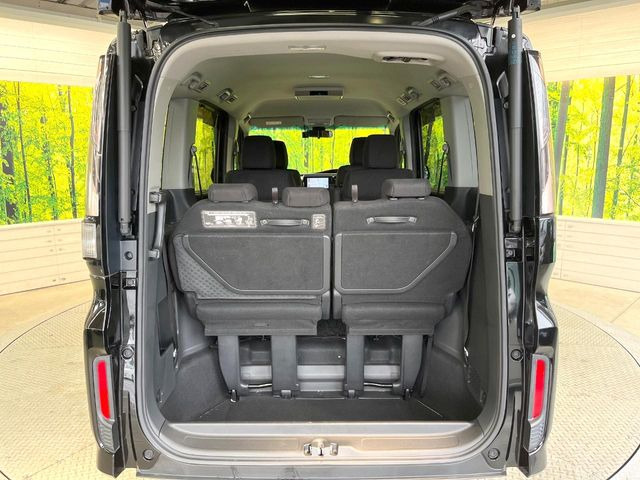 普段のお買い物や通勤、送迎等に十分な荷室スペースを確保しております。セカンドシートを倒すと、大きな荷物の積載も可能です♪