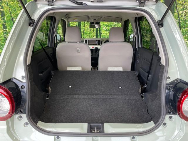 後席を格納すると、これだけの広さが!シーンに合わせたシートアレンジで、大きな荷物も積むことが出来ます♪