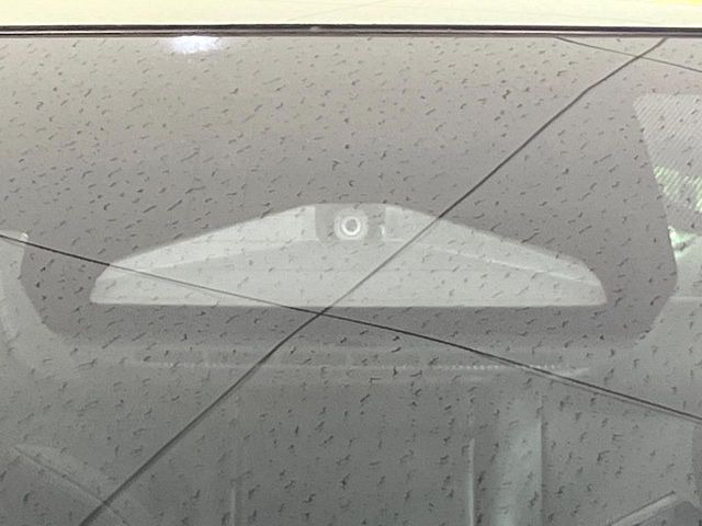 【トヨタセーフティセンス】走行中に前方の車両等を認識し、衝突しそうな時は警報とブレーキで衝突回避と被害軽減をアシスト。より安全にドライブをお楽しみいただけます。