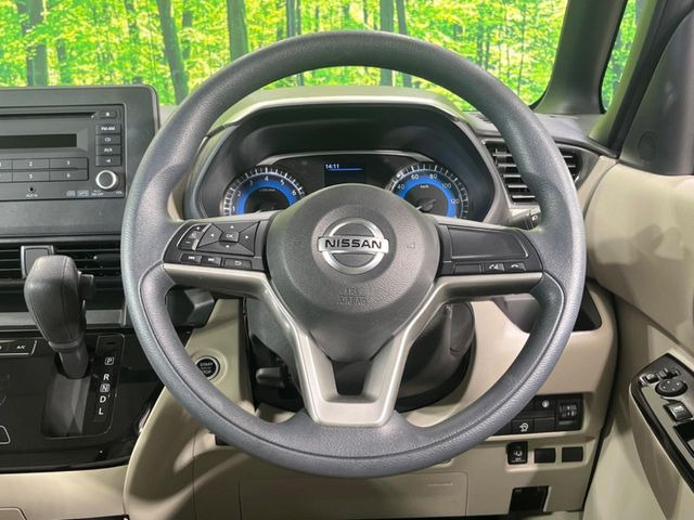 インテリアに合わせたデザインのステアリングは、運転される方のことも考え、運転しやすい形状、大きさです。是非一度、実際に触ってお確かめください。