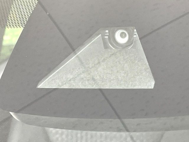 【トヨタセーフティセンス】走行中に前方の車両等を認識し、衝突しそうな時は警報とブレーキで衝突回避と被害軽減をアシスト。より安全にドライブをお楽しみいただけます。