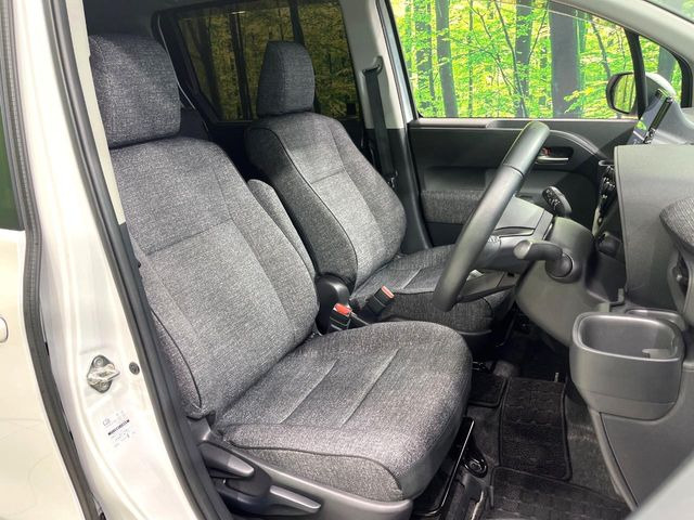運転席シート廻りは使用感も少なく、良好な状態となっています。丁寧に使われていたことがよくわかりますね。