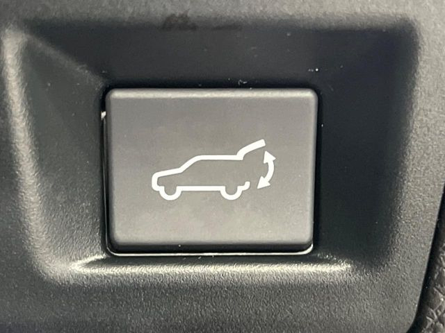 【パワーバックドア】スマートキーや運転席のボタンを押すだけでリアゲートが自動で開閉します!荷物を持っている時や、高い位置にあるバックドアを閉める際に便利な機能です♪