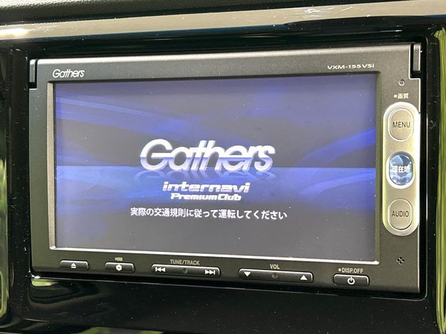 【純正ナビ】人気の純正ナビを装備しております。ナビの使いやすさはもちろん、オーディオ機能も充実!キャンプや旅行はもちろん、通勤や買い物など普段のドライブも楽しくなるはず♪