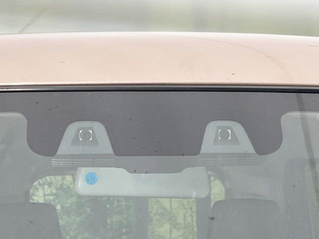 【スズキ セーフティサポート】走行中に前方の車両等を認識し、衝突しそうな時は警報とブレーキで衝突回避と被害軽減をアシスト。より安全にドライブをお楽しみいただけます。