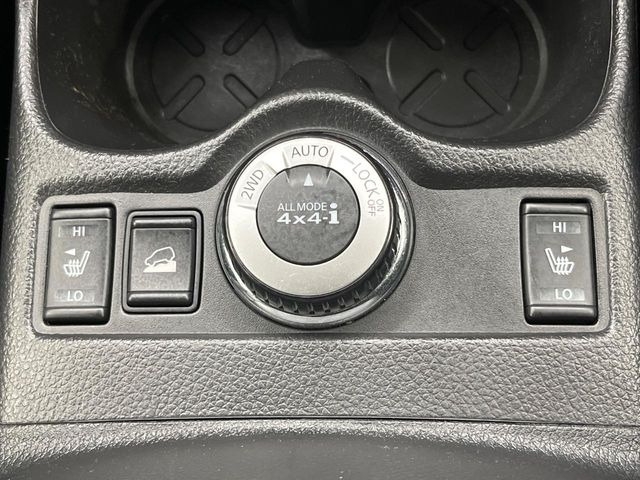 【シートヒーター】寒い日に重宝するシートヒーター!エアコンより早く温まってくれるので寒がりの人も安心ですね♪エアコンの温風は乾燥するから苦手、という方にもをおすすめです。