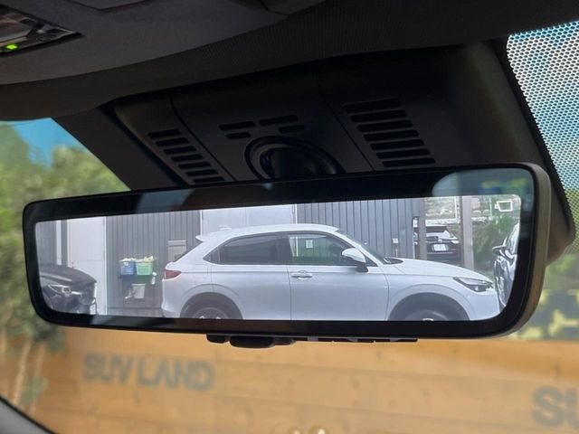 【デジタルインナーミラー】後席の大きな荷物や同乗者で後方が確認しづらい時でも安心!カメラが撮影した車両後方の映像をルームミラー内に表示。クリアな視界で状況の確認が可能です!