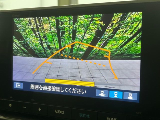 【バックカメラ】駐車時に後方がリアルタイム映像で確認できます。大型商業施設や立体駐車場での駐車時や、夜間のバック時に大活躍!運転スキルに関わらず、今や必須となった装備のひとつです!