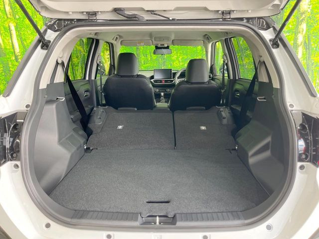 普段のお買い物や通勤、送迎等に十分な荷室スペースを確保しております。セカンドシートを倒すと、大きな荷物の積載も可能です♪
