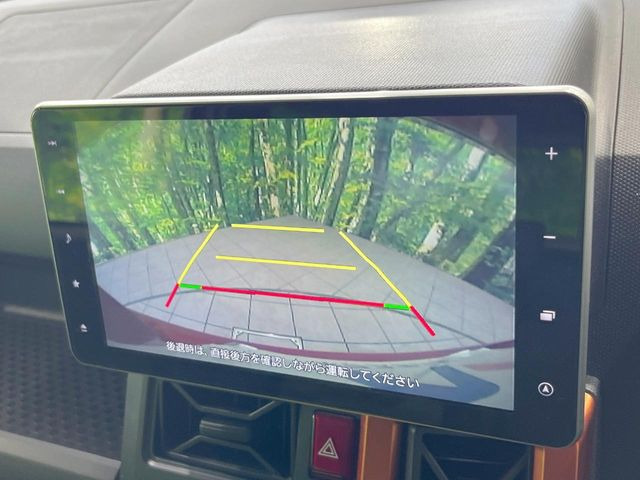 【バックカメラ】駐車時に後方がリアルタイム映像で確認できます。大型商業施設や立体駐車場での駐車時や、夜間のバック時に大活躍!運転スキルに関わらず、今や必須となった装備のひとつです!