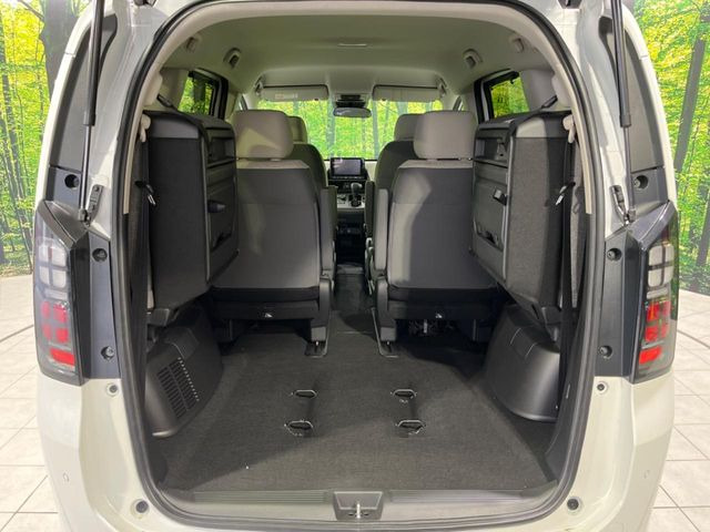 普段のお買い物や通勤、送迎等に十分な荷室スペースを確保しております。セカンドシートを倒すと、大きな荷物の積載も可能です♪