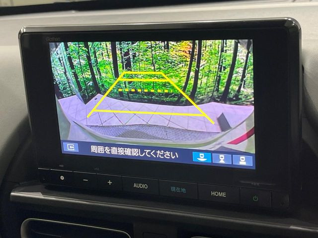 【バックカメラ】駐車時に後方がリアルタイム映像で確認できます。大型商業施設や立体駐車場での駐車時や、夜間のバック時に大活躍!運転スキルに関わらず、今や必須となった装備のひとつです!
