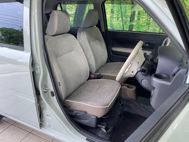 運転席シート廻りは使用感も少なく、良好な状態となっています。丁寧に使われていたことがよくわかりますね。