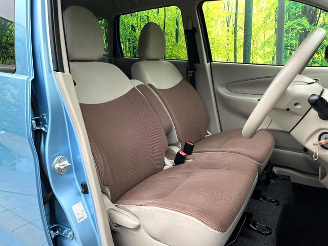 運転席シート廻りは使用感も少なく、良好な状態となっています。丁寧に使われていたことがよくわかりますね。