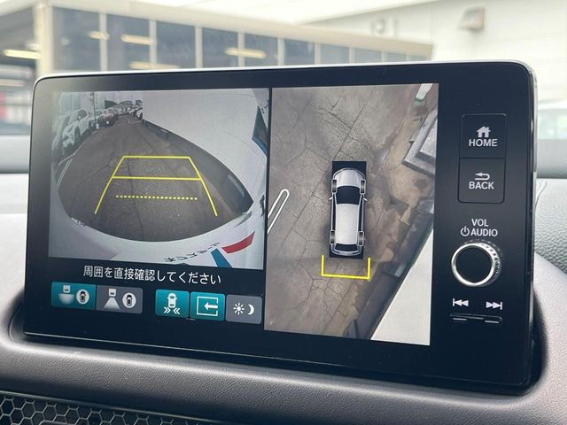 【マルチビューカメラシステム】専用のカメラにより、上から見下ろしたような視点で360度クルマの周囲を確認することができます☆死角部分も確認しやすく、狭い場所での切り返しや駐車もスムーズに行えます。