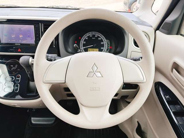 お客様のご予算帯に合わせたお車を常時100台以上取り揃えています!当社のスタッフがお客様のお車選びをしっかりサポートしご提案させていただきます!