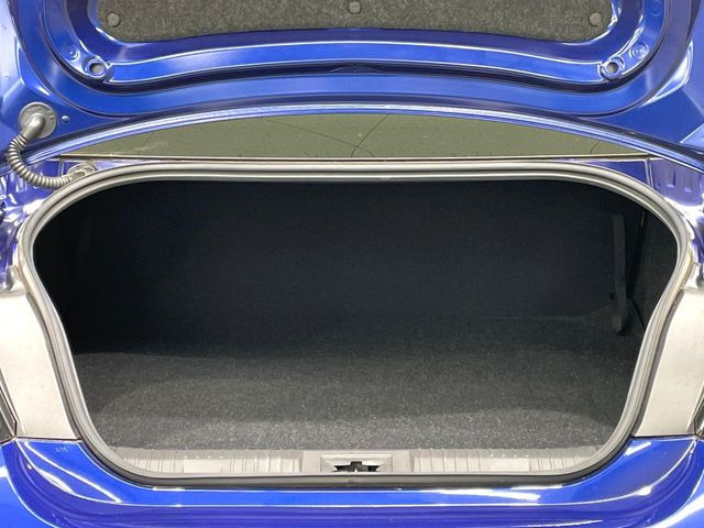 積み下ろしのしやすいデッキにはたっぷりと荷物を積み込んでいただけます。遊びから仕事まで、様々なシーンで頼れます♪