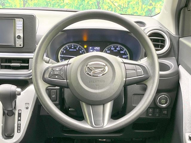 【ステアリングスイッチ】運転中、前方から目線をそらすことなく、オーディオ等の操作が可能な便利機能!安心&快適なドライブを演出してくれます♪