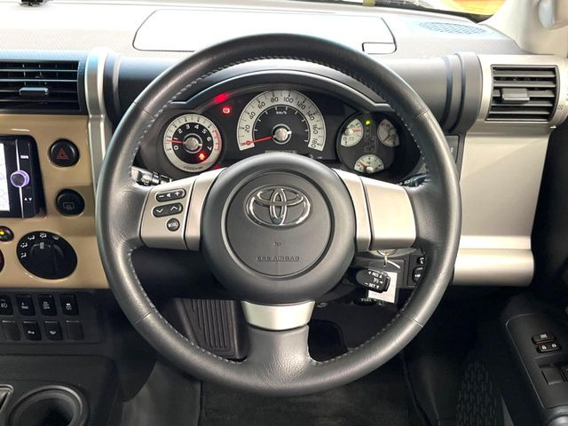 【ステアリングスイッチ】運転中、前方から目線をそらすことなく、オーディオ等の操作が可能な便利機能!安心&快適なドライブを演出してくれます♪
