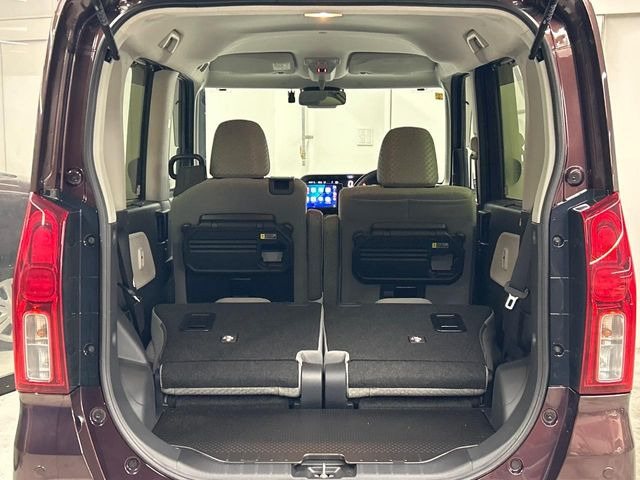 普段のお買い物や通勤、送迎等に十分な荷室スペースを確保しております。セカンドシートを倒すと、大きな荷物の積載も可能です♪