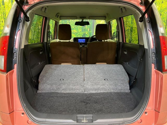 積み下ろしのしやすいデッキにはたっぷりと荷物を積み込んでいただけます。遊びから仕事まで、様々なシーンで頼れます♪