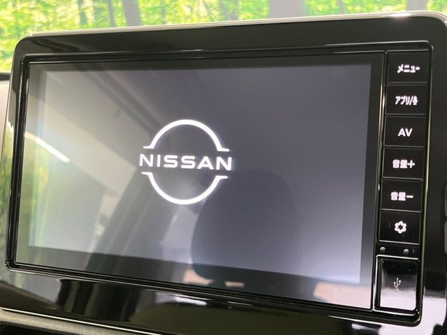 【ディスプレイオーディオ】お手持ちのスマートフォンとの連携で、ナビや音楽再生など各種アプリを使用可能。スマホに近い感覚でお使いいただけます♪