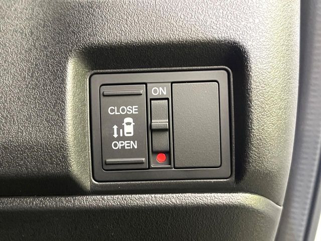 【パワースライドドア】スマートキーや運転席のスイッチでスライドドアの開閉が可能♪電動だから力を入れてドアを開ける必要が無く、小さいお子様でも、重い荷物を持っている時もラクに開け閉めできます♪
