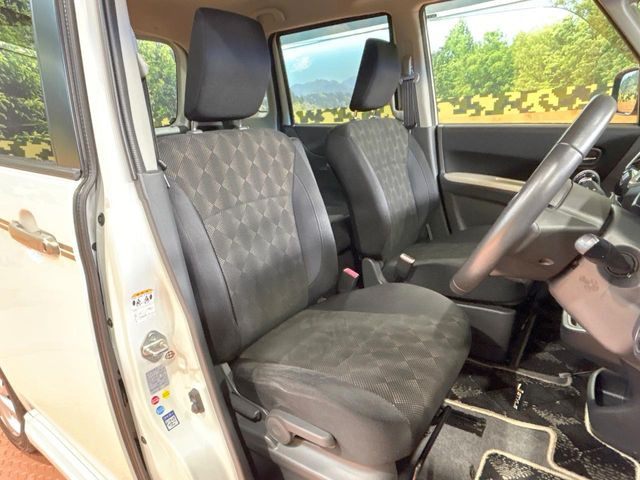 運転席シート廻りは使用感も少なく、良好な状態となっています。丁寧に使われていたことがよくわかりますね。