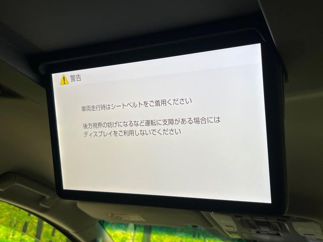 【フリップダウンモニター】大画面モニターで後席でもエンタメをお楽しみいただけます。小さなお子様にも大人気の装備です♪