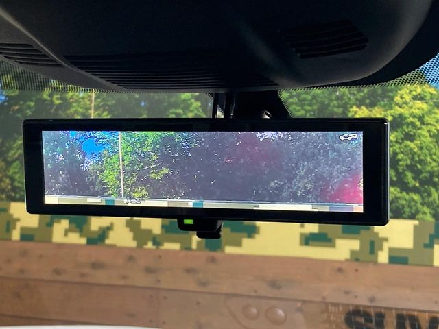 【インテリジェントルームミラー】後席の大きな荷物や同乗者で後方が確認しづらい時でも安心!カメラが撮影した車両後方の映像をルームミラー内に表示。クリアな視界で状況の確認が可能です!