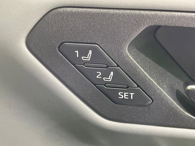 【メモリー機能付きパワーシート】ドライバーごとに設定したシート位置を記憶して、ボタン一つで切り替えできる便利な機能!運転する方が複数名いらっしゃるご家庭におすすめです♪