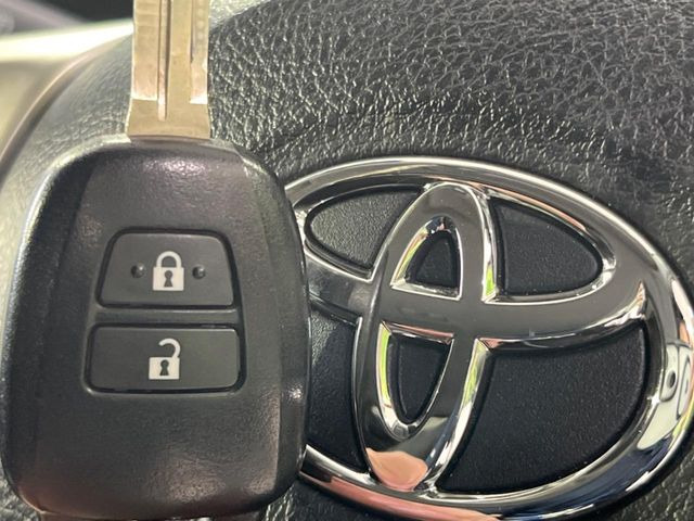 【キーレス】少し離れた場所からでもボタン一つでドアの開錠・施錠ができるのでとっても便利!ドアの鍵穴周りに傷をつけることもありません♪