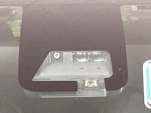 【トヨタセーフティセンス】走行中に前方の車両等を認識し、衝突しそうな時は警報とブレーキで衝突回避と被害軽減をアシスト。より安全にドライブをお楽しみいただけます。