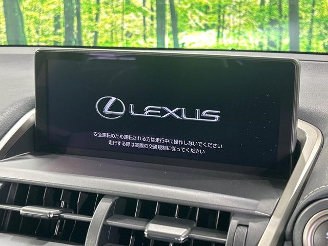【10.3インチワイドナビ】高級感とインパクトのある大型ワイドナビを装備。各種オーディオ操作はもちろん、横長ワイド画面でのマップ2分割表示など、利便性も高いナビです♪