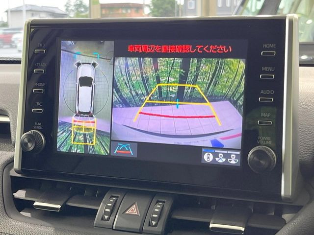 【パノラミックビューモニター】専用のカメラにより、上から見下ろしたような視点で360度クルマの周囲を確認することができます☆死角部分も確認しやすく、狭い場所での切り返しや駐車もスムーズに行えます。
