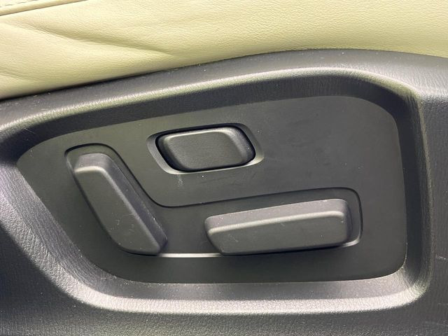 【メモリー機能付きパワーシート】ドライバーごとに設定したシート位置を記憶して、ボタン一つで切り替えできる便利な機能!運転する方が複数名いらっしゃるご家庭におすすめです♪