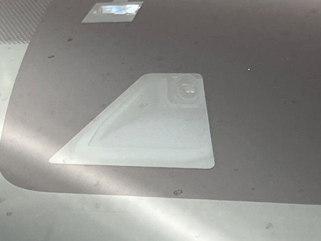 【スマートブレーキサポート】走行中に前方の車両等を認識し、衝突しそうな時は警報とブレーキで衝突回避と被害軽減をアシスト。より安全にドライブをお楽しみいただけます。