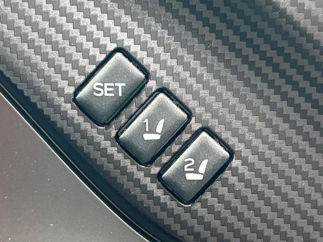【メモリー機能付きパワーシート】ドライバーごとに設定したシート位置を記憶して、ボタン一つで切り替えできる便利な機能!運転する方が複数名いらっしゃるご家庭におすすめです♪
