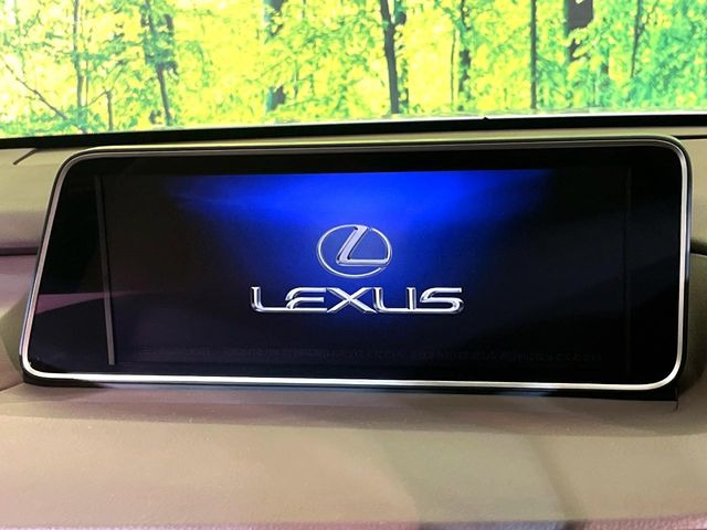 【12.3インチワイドナビ】高級感とインパクトのある大型ワイドナビを装備。各種オーディオ操作はもちろん、横長ワイド画面でのマップ2分割表示など、利便性も高いナビです♪