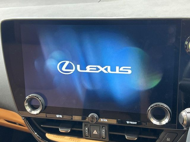 【メーカー純正14型ナビ】インテリアに溶け込むスタイリッシュな「専用設計」メーカーナビを装備♪視認性や操作性など基本性能にも優れ、より上質なカーライフをお楽しみいただけます。