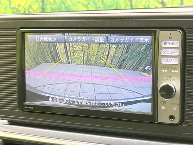 【バックカメラ】駐車時に後方がリアルタイム映像で確認できます。大型商業施設や立体駐車場での駐車時や、夜間のバック時に大活躍!運転スキルに関わらず、今や必須となった装備のひとつです!