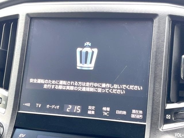 【純正ナビ】人気の純正ナビを装備。オーディオ機能も充実しており、Bluetooth接続すればお持ちのスマホやMP3プレイヤーの音楽を再生可能!毎日の運転がさらに楽しくなります!!
