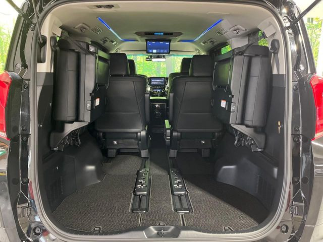 【パワーバックドア】スマートキーや運転席のボタンを押すだけでリアゲートが自動で開閉します!荷物を持っている時や、高い位置にあるバックドアを閉める際に便利な機能です♪